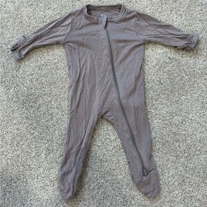 Kyte BABY Kids bamboo One Piece footie in Soft Gray mushroom